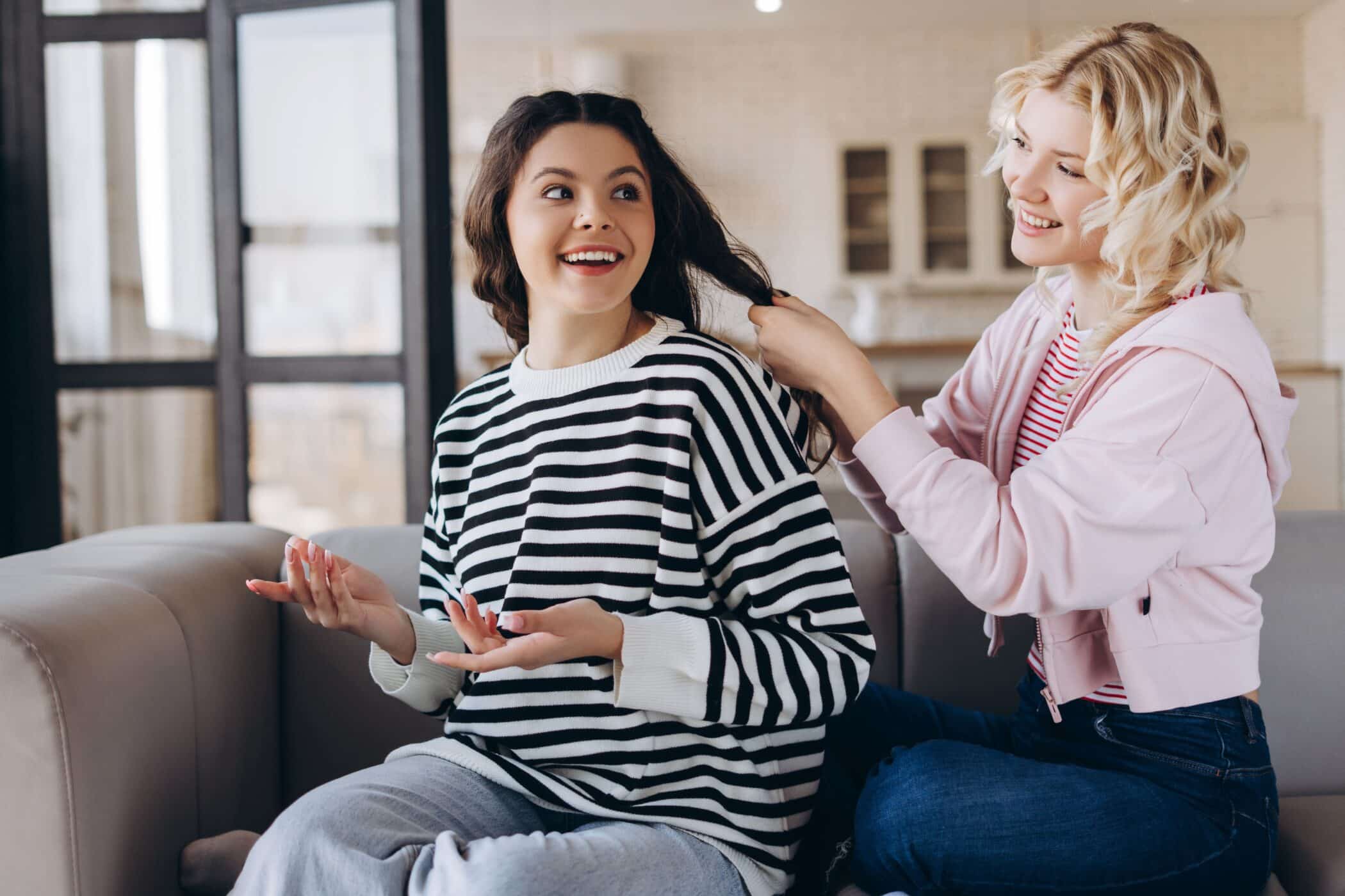 Friends can help choose hairstyles that suit your face shape