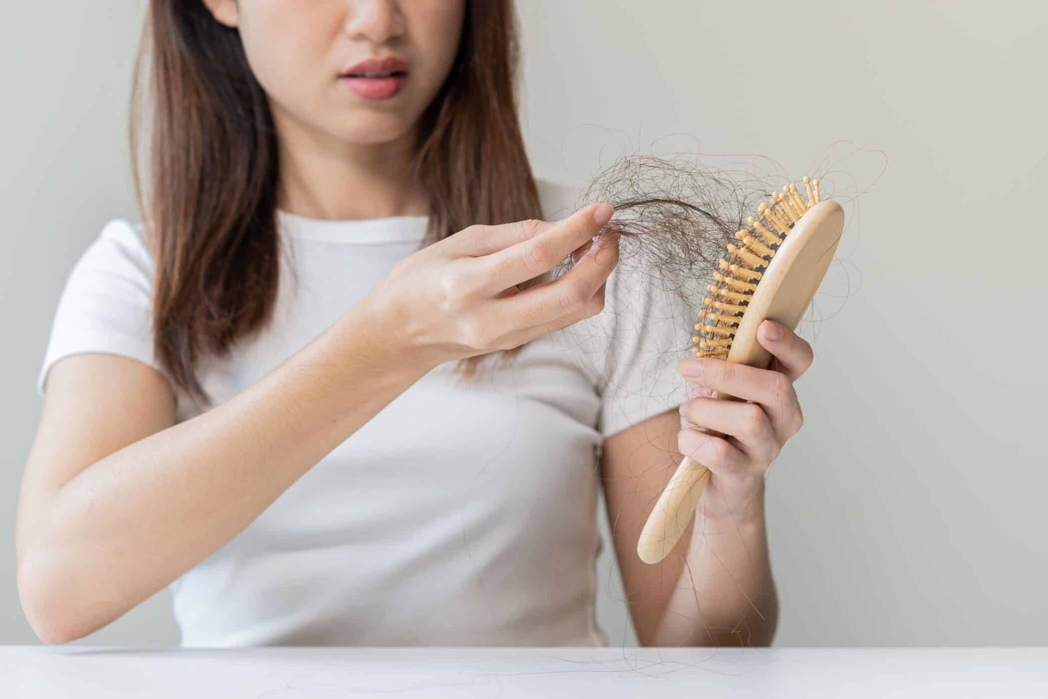 หวีผมแล้วผมร่วงอาจเกิดจากการเลือกใช้หวีไม่เหมาะสม