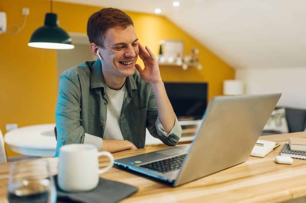 Man working from his home office, a safe choice when you can work after a hair transplant