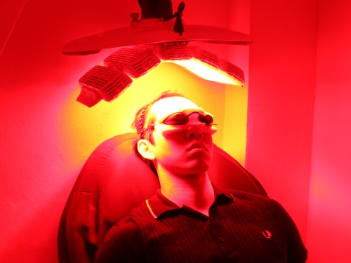 Patient receiving Low-Level Laser Therapy at Grow & Glow Hair Clinic to treat aging changes in hair